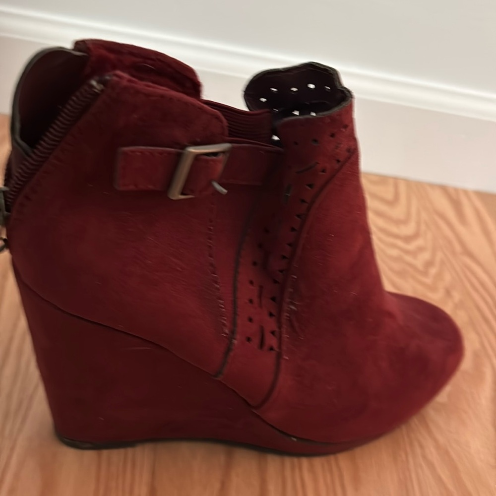 Amazing maroon wedge